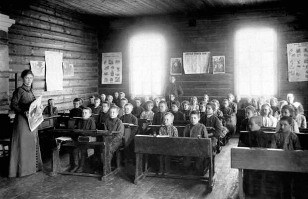 Урок в земской школе. Фото с сайта wikipedia.org