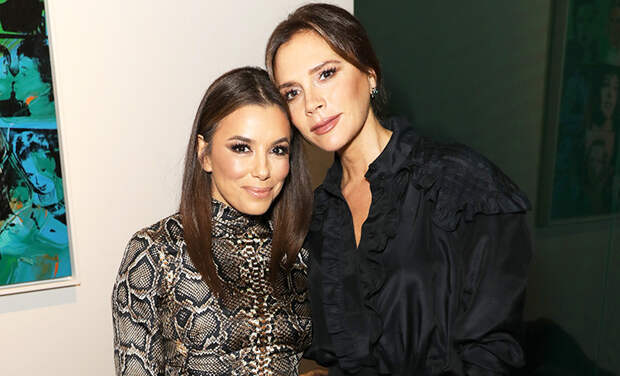 Дружба женская: Ева Лонгория и Виктория Бекхэм на вечеринке Sotheby's в Лондоне