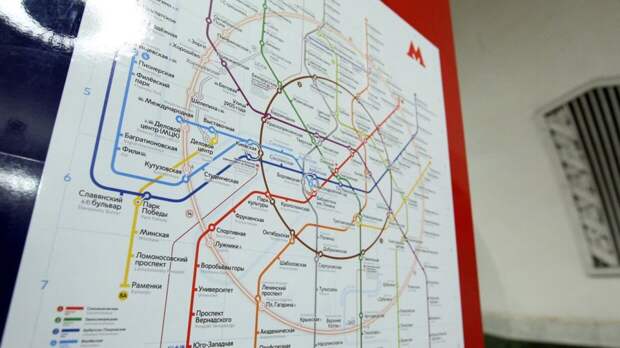 Штраф в миллион рублей ждет решившего "посидеть" на рельсах москвича