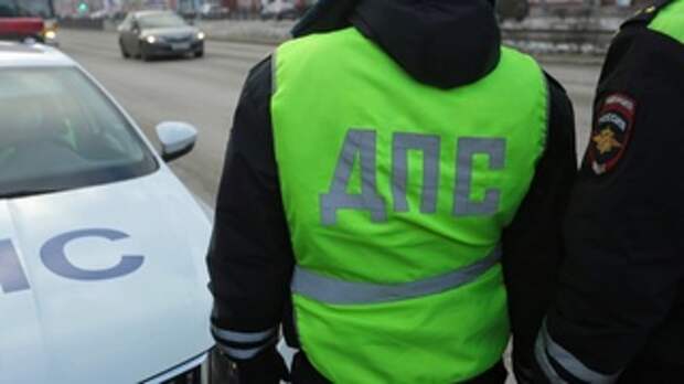 Сотрудники ДПС в Барнауле / Фото: amic.ru