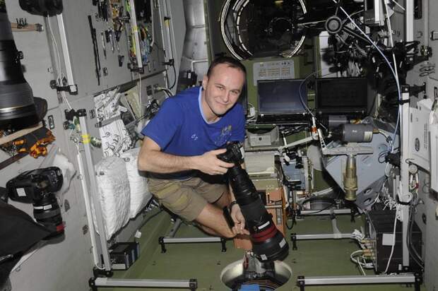 Сергей Рязанский, 42 года, провел в космосе 166 дней, 6 часов и 26 минут Instagram, земля, космонавты