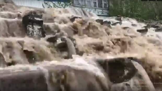 Стадион «Водник» в Нижнем Новгороде затопило дождем
