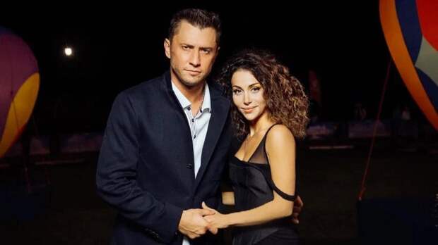 Зепюр Брутян показала, как их с Павлом Прилучным сын дурачится на занятии по плаванию: забавное видео