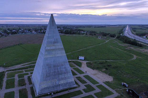 Восстановлена пирамида Голода на Новорижском шоссе