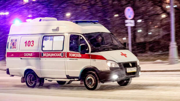 Ребенок погиб под колесами машины, катаясь с горки в Подмосковье