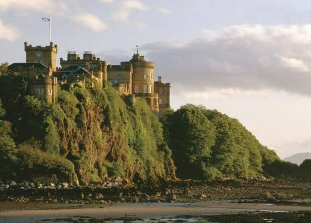10 потрясающих замков, где можно реально остановиться на ночь