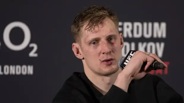 Волков встретится с Дос Сантосом в главном бою турнира UFC в Москве