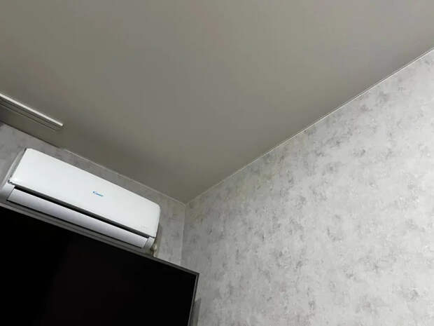 Надоели натяжные потолки? Дизайнеры назвали 4 тренда, которые заменят глянец