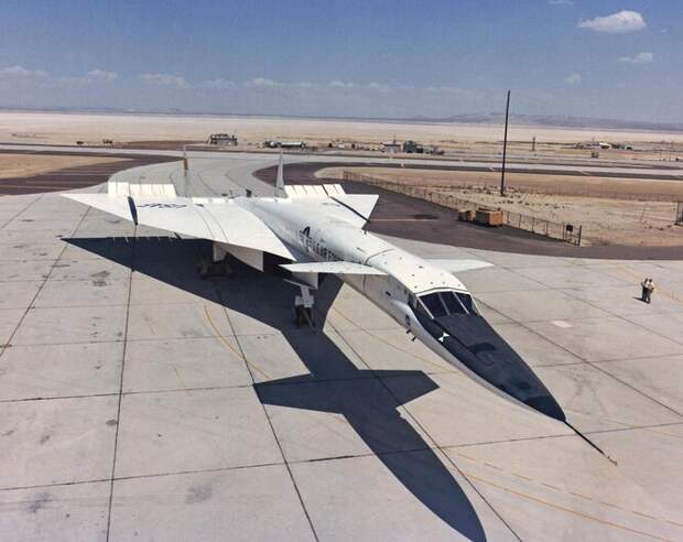1964. B-70 Valkyrie