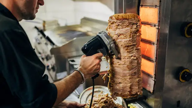 Доцент Лебединская прокомментировала рост цен на шаурму в России