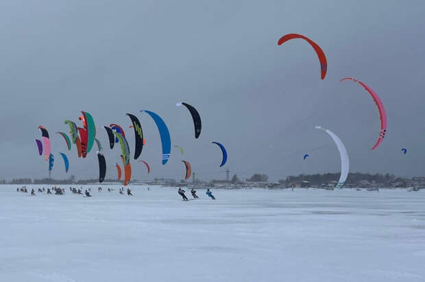 Трижды возвращали к жизни сноукайтера на Обском море