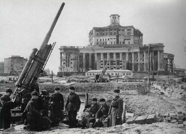 Как советские художники и архитекторы прятали Москву от фашистских бомбардировщиков