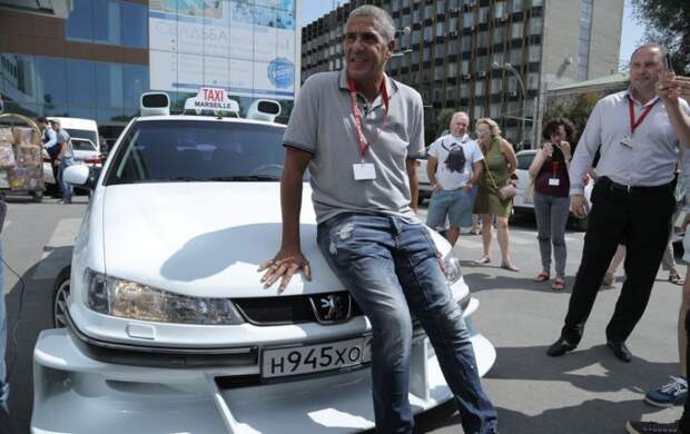 Сами Насери прокатился на копии "Такси" в Ростове prugeot, Сами Насери, авто, актер, знаменитость, копия, реплика, такси