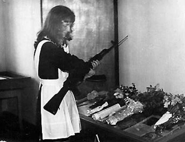 Забавный случай с советскими школьницами в США СССР, Школьница, оружие