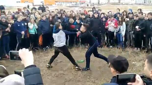 Видео: подростки устроили "бойцовский клуб" в Северодвинске