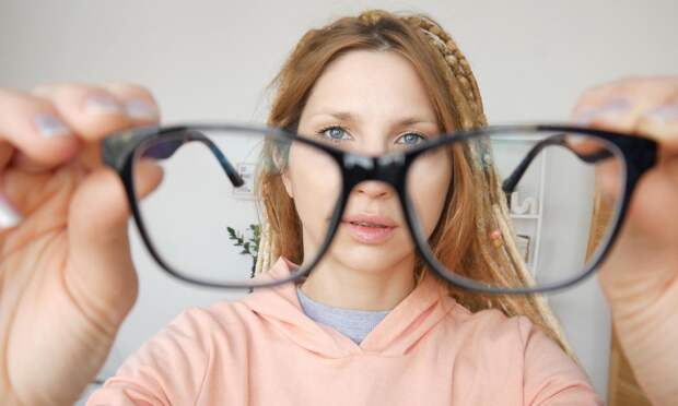 Признаки, что ваши очки пора заменить, назвала оптометрист Мамлютова