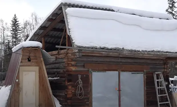 Как строят дома в Якутии, чтобы они держали тепло когда снаружи минус 70: видео