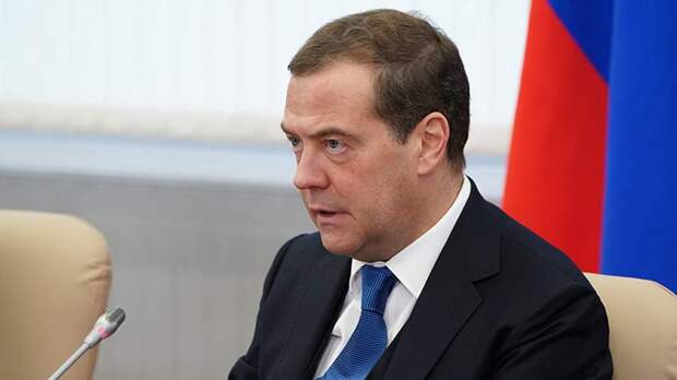 Медведев посоветовал Кэмерону быть поаккуратнее после слов о Путине