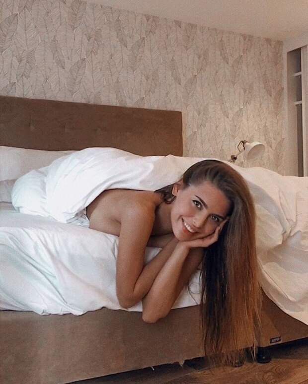Эту девушку называют «самой сексуальной училкой» России