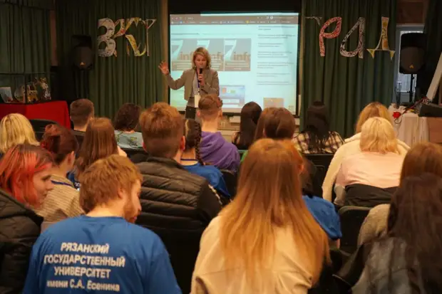 К студентам «Вектора.РГУ» приехала команда проекта «Интерактивная карта школьных музеев Рязанской области, посвящённых истории Великой Отечественной войны» К студентам «Вектора.РГУ» приехала команда проекта «Интерактивная карта школьных музеев Рязанской области, посвящённых истории Великой Отечественной войны»