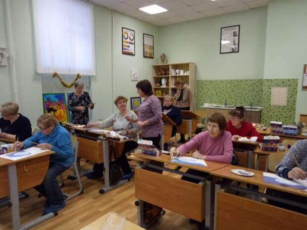Занятия проекта "Московское долголетие". Фото: Дворец творчества детей и молодежи «Неоткрытые острова»