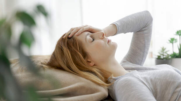 Врач Исакова: головные боли по утрам могут быть связаны со стрессом
