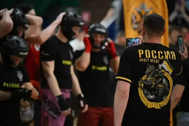 "Наш национальный вид спорта". В России открыли сезон стеношных кулачных боёв