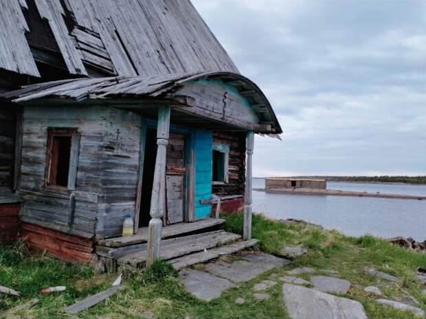 Изба, ставшая для многих верующих святыней. /Фото: пользователь Андрей Сергеевич, «Подслушано/Кемь» в «ВК» Изба, ставшая для многих верующих святыней. /Фото: пользователь Андрей Сергеевич, «Подслушано/Кемь» в «ВК»