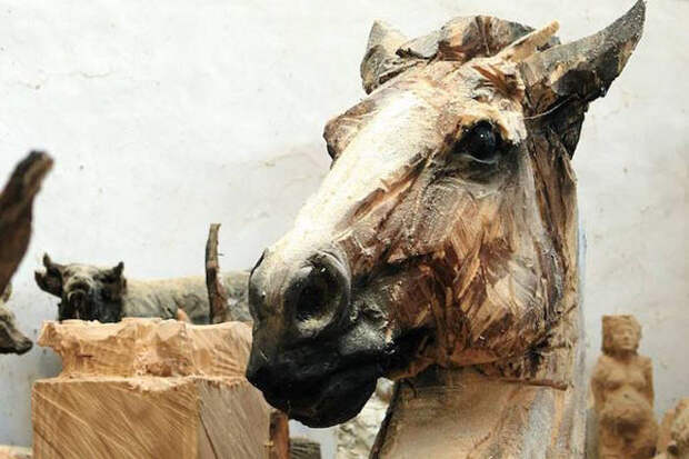 Деревянные скульптуры животных сделанные при помощи бензопилы