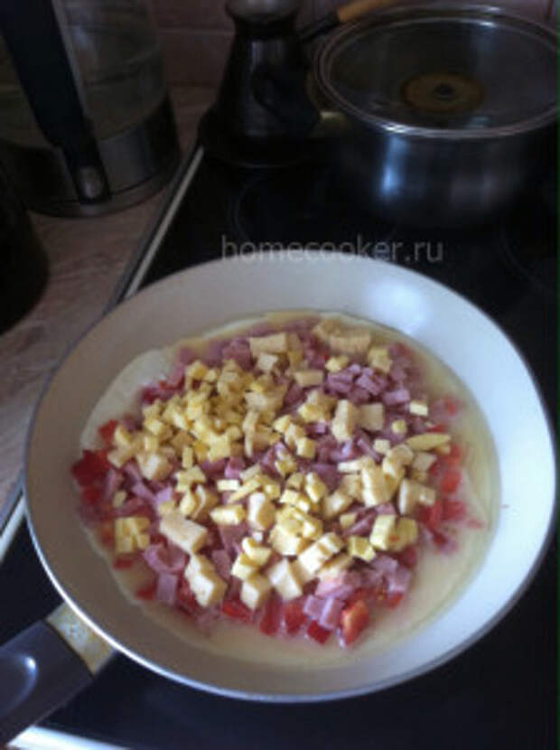Омлет по каталонски Ingredienty omleta na skovorode 224x300 Омлет по каталонски