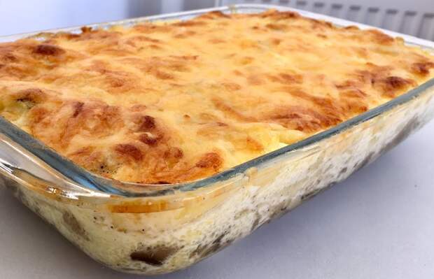 Картофельная запеканка с грибами, чесноком и сыром