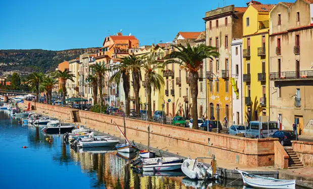 На Сардинии отдают дома бесплатно и даже доплачивают по 15 тысяч евро. Смотрим, в чем может быть подвох
