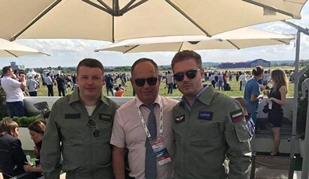 Директора украинского авиазавода уволили за фото пятилетней давности