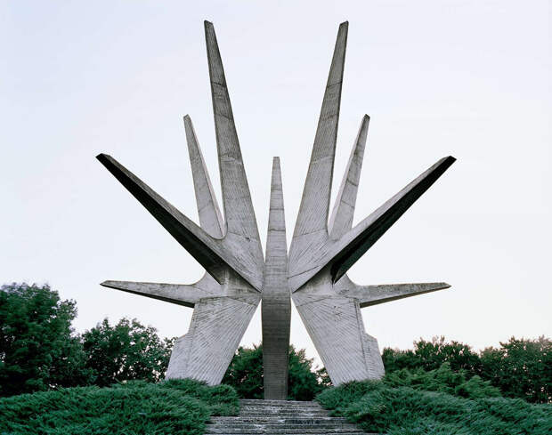 Этот мемориал находится в Белграде и посвящен партизанскому отряду из Космая
