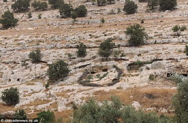 Местность в Иордании, где были обнаружены свинцовые книги. 