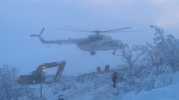 В Мурманской области с помощью вертолёта установили повреждённую опору ЛЭП