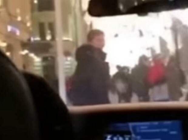 На YouTube попало ВИДЕО, как «мажоры» на BMW катались по тротуару у Кремля 