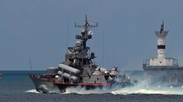 На морские учения вышли около 20 кораблей и судов Черноморского флота