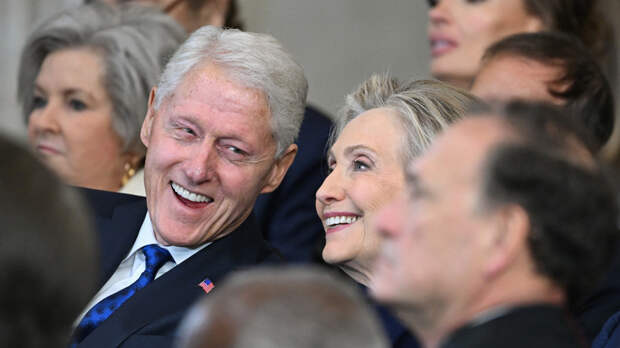 Билла и Хиллари Клинтон решили привлечь к ответственности в рамках дела Эпштейна