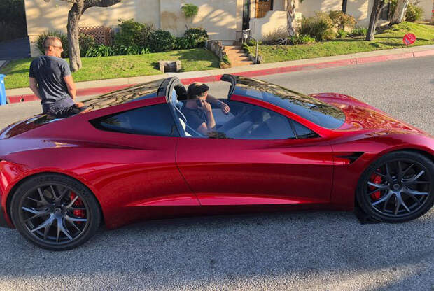 Электрокар Tesla Roadster 2020 впервые засняли на дорогах