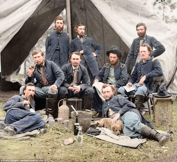 На фото - 1862 год, солдаты армии Союза во время Гражданской войны в США. Справа внизу - лейтенант Джордж Армстронг Кастер. аборигены, индейцы, исторические кадры, история, племена, редкие фото, сша, фото