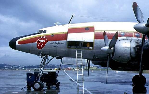5. Старый самолет, на котором раньше летала группа The Rolling Stones гастроли, транспорт