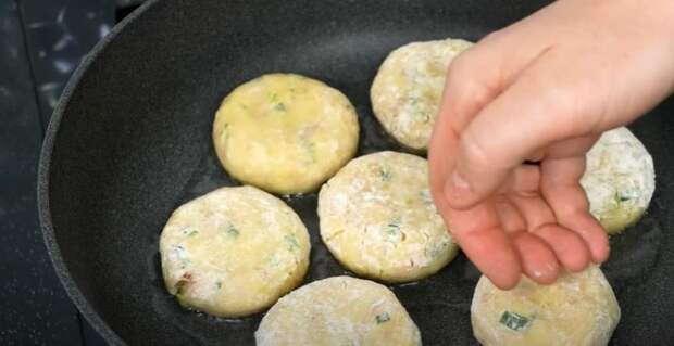 Если у вас дома есть картошка. Картофельные зразы с начинкой: ароматные и сытные котлеты