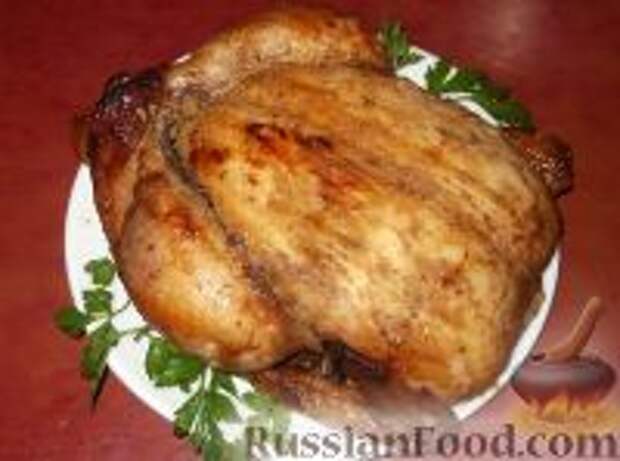 Фото к рецепту: Курица, запеченная целиком с медом и горчицей