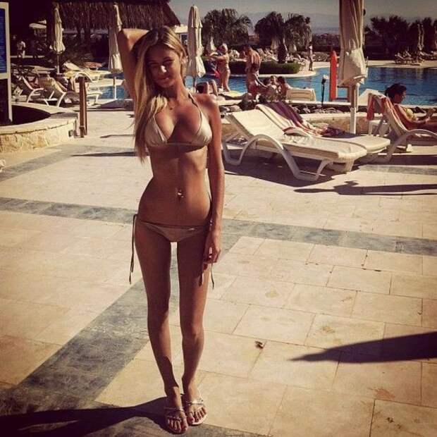 Девушки на пляже