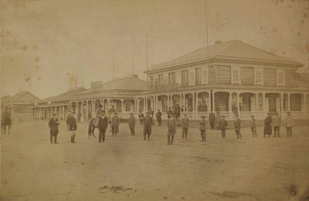 Набережная в Благовещенске. Россия, 1880 годы.