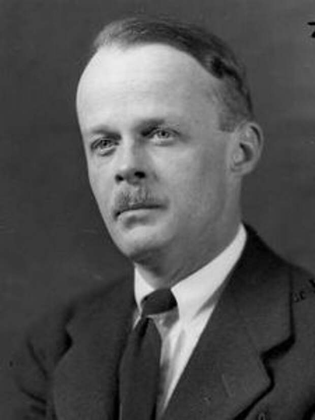 https://upload.wikimedia.org/wikipedia/en/thumb/9/97/John_Orley_Allen_Tate.jpg/225px-John_Orley_Allen_Tate.jpg