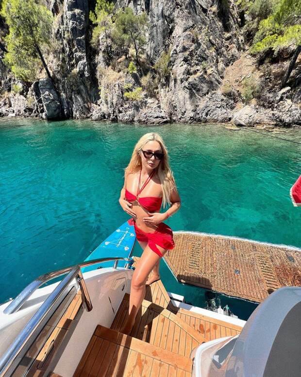 «Кто круче?»: Звезды в купальниках — лучшие фото