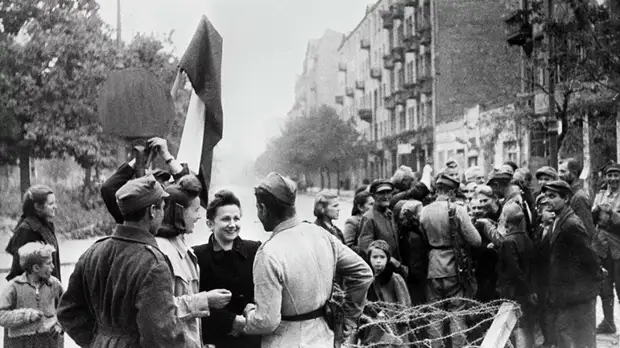 Разведчик рассказал о встрече поляками Красной армии в 1945 году