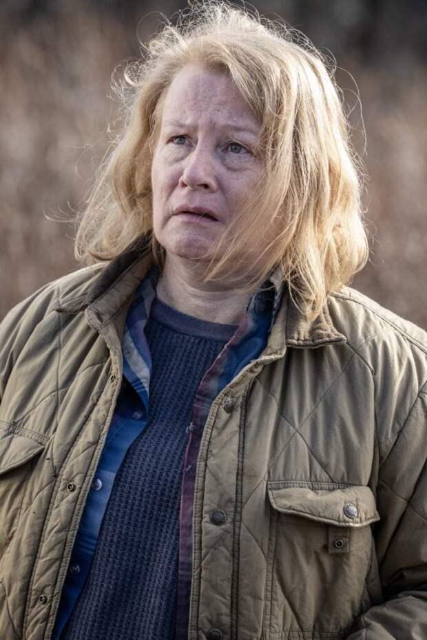 Donna has some decisions to make on FROM Season 3 Episode 1.